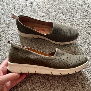 Comfortiva Cherrie Women’s 10 M Olive Green Perforated Slip On Flats Sneakers
